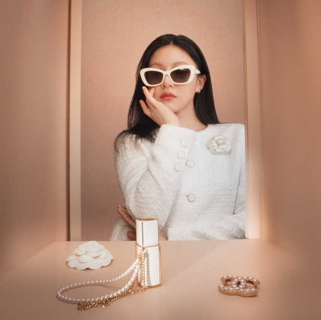 Lockers & Fridges - Go Youn-Jung